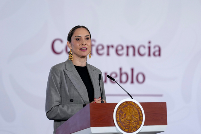 Claudia Curiel de Icaza secretaria de Cultura hablando sobre la proteccion de la obra de Frida Kahlo