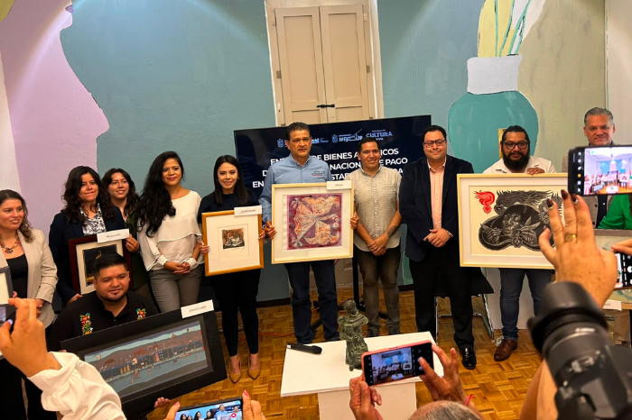 Entrega de obras de arte a municipios de Michoacan en el Museo Alfredo Zalce
