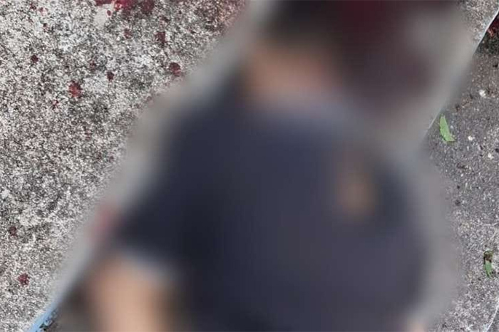 Elementos de seguridad resguardando la zona del homicidio en Parácuaro.