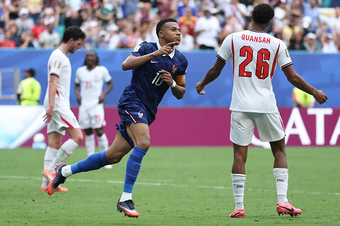 Kylian Mbappé en el partido contra Inglaterra.