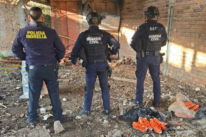 Unidades de seguridad y acordonamiento policial en calles de la colonia Félix Ireta.