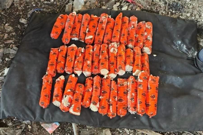 El material habría sido olvidado o abandonado por trabajadores de la construcción.