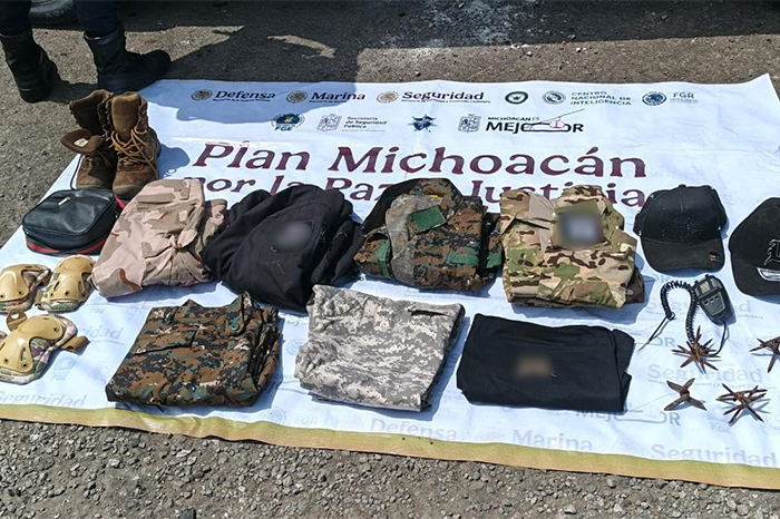Elementos de la Guardia Civil durante el operativo de seguridad en la carretera Zamora-Morelia.