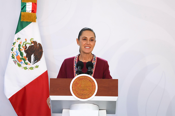 La presidenta Claudia Sheinbaum durante su conferencia matutina realizada en Michoacán.
