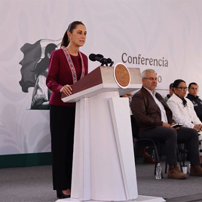 La presidenta Claudia Sheinbaum y el gobernador Alfredo Ramírez Bedolla durante la conferencia matutina en Morelia.