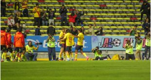 Acciones del partido de fútbol y festejo en el estadio de Michoacán.