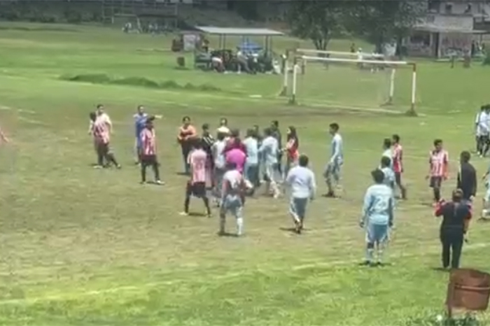 Campos de la Liga Municipal de Futbol de Morelia durante un encuentro deportivo.