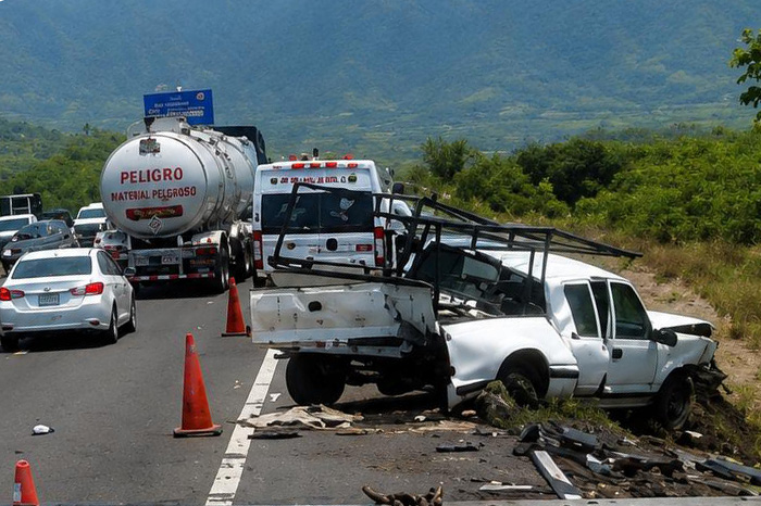 Accidente en la Autopista Siglo XXI a la altura de Las Cañas