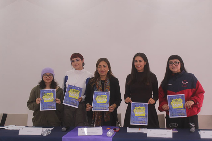 Artistas urbanas participando en la convocatoria “Existir, resistir y crear” en la ciudad de Morelia.