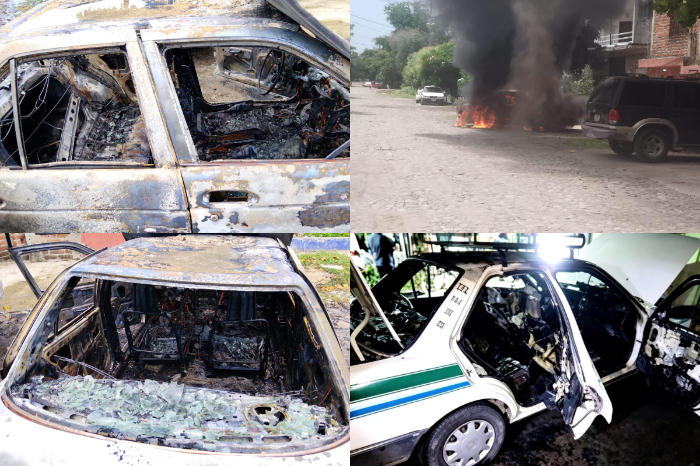 Unidades de emergencia atienden el reporte de los taxis Maquinas Rojas quemados por delincuentes en Apatzingán.