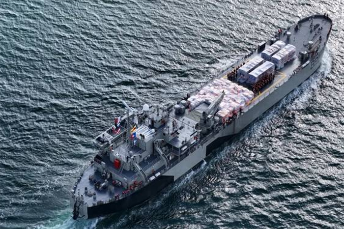 Buques de la Armada de México cargando ayuda humanitaria a Venezuela desde Veracruz
