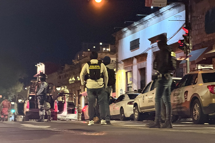 Autoridades realizan un cateo en un local con presuntas maquinitas tragamonedas en el Centro Histórico de Morelia.