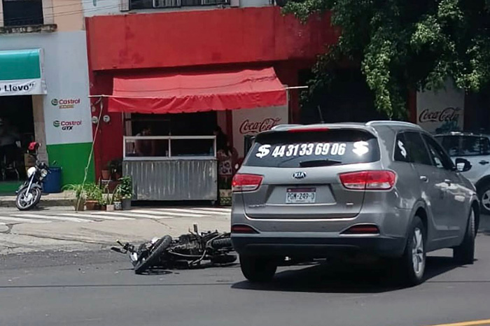 Agentes de Tránsito atendiendo un percance vial tras choque en la Madero Oriente de Morelia este miércoles