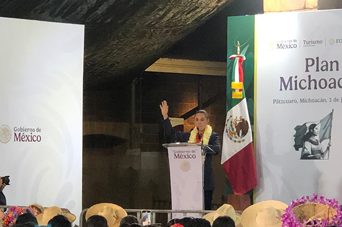 La presidenta Claudia Sheinbaum durante la presentación del programa de turismo comunitario como motor de desarrollo en Michoacán.