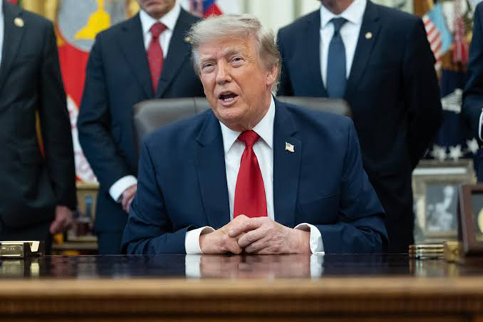 El presidente Donald Trump ofrece declaraciones sobre las negociaciones con Irán desde el Despacho Oval