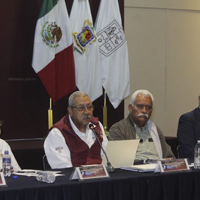 Especialistas y autoridades durante la instalación del Comité Estatal para el Control del Gusano Barrenador.