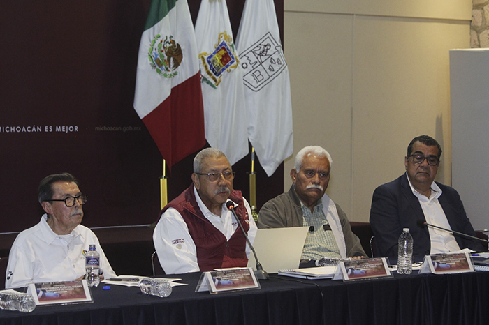 Especialistas y autoridades durante la instalación del Comité Estatal para el Control del Gusano Barrenador.