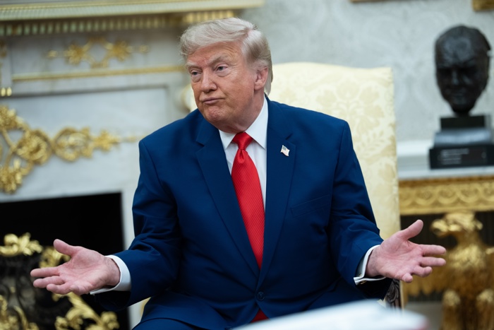 Donald Trump hablando en conferencia de prensa en la Casa Blanca junto al presidente libanes