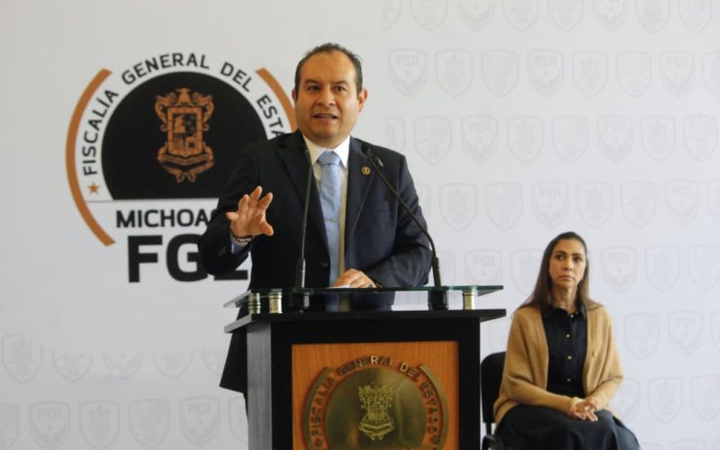 FGE detuvo a dos presuntos generadores de violencia durante un cateo en la colonia El Polvorín de Morelia.