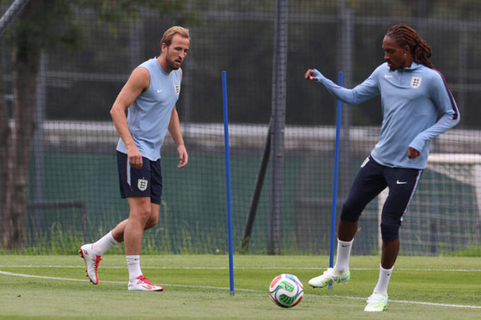 Harry Kane capitaneando a Inglaterra frente a la selección mexicana en el Mundial 2026