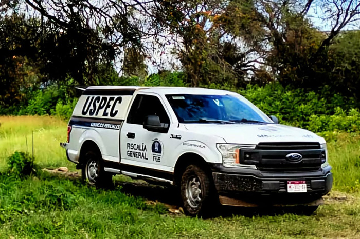 Autoridades investigan el asesinato a tiros de un hombre localizado en la colonia Varillero, en Apatzingán.