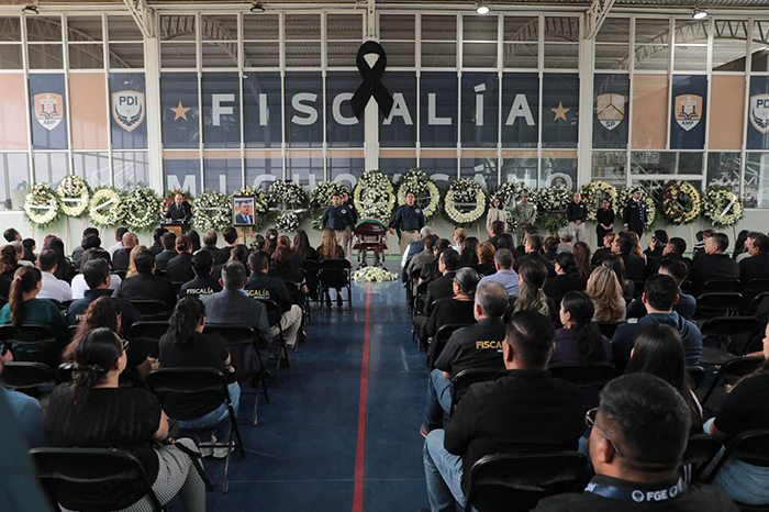 Homenaje póstumo a Julio Meza Gaona realizado por la Fiscalía General del Estado de Michoacán en Morelia.