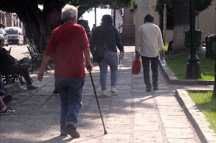 Especialista del IMSS explica la importancia de controlar diabetes, hipertensión, hacer ejercicio y mantener la mente activa para preservar la salud cerebral.