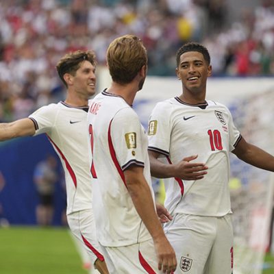 Jude Bellingham celebrando uno de sus dos goles en el partido de cuartos de final entre Inglaterra y Noruega en Miami.