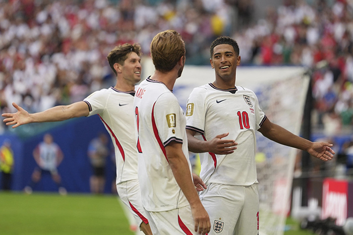 Jude Bellingham celebrando uno de sus dos goles en el partido de cuartos de final entre Inglaterra y Noruega en Miami.