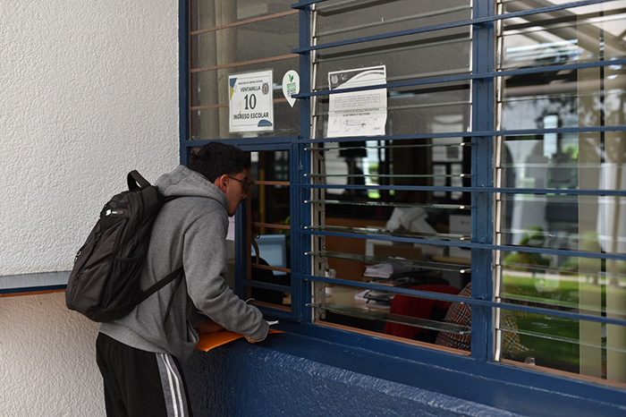 Estudiantes de nuevo ingreso realizan su proceso de inscripción UMSNH en Ciudad Universitaria