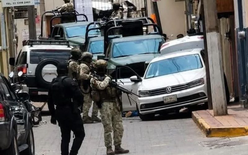 Un operativo conjunto de fuerzas federales en Atotonilco el Alto, Jalisco, culminó con la detención de Ramón Ángel "N", alias "R1",