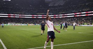 Jude Bellingham festejando su doblete con Inglaterra en el Estadio Azteca en el Mundial 2026