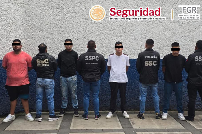 Droga, armas y objetos decomisados tras la detención de presuntos miembros de Los Malcriados 3AD en Álvaro Obregón
