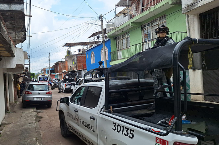 Unidades de emergencia y seguridad pública en la colonia Enrique Ramírez tras reporte de incidente violento.