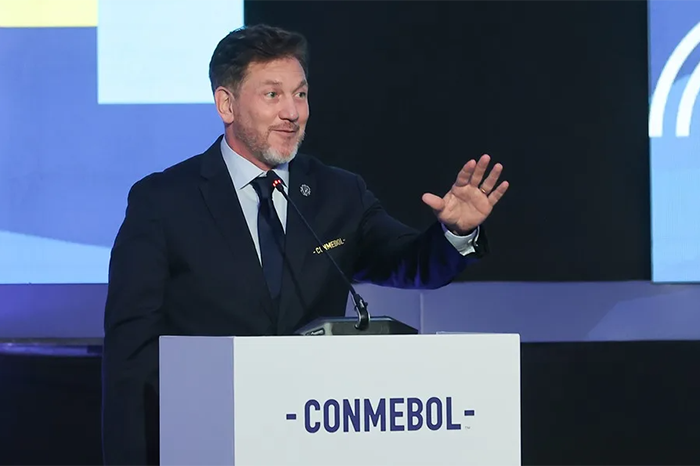 Alejandro Domínguez propone un Mundial 2030 con 64 equipos durante el centenario de la Copa del Mundo.