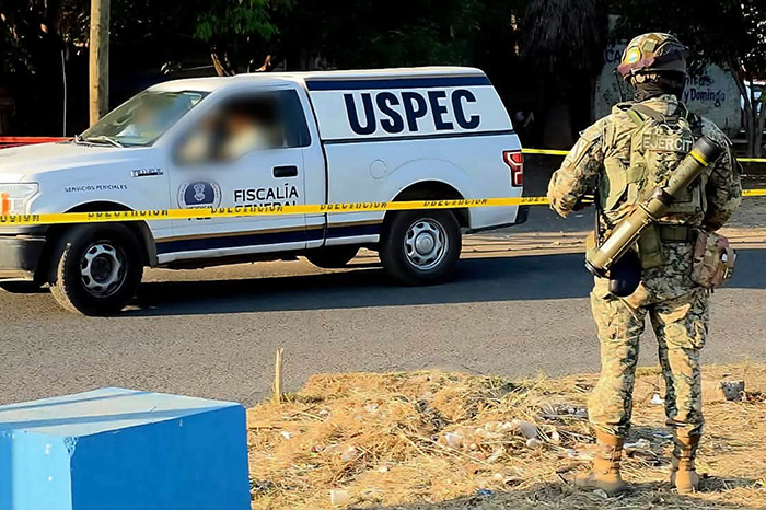 Unidades de la Guardia Civil y Fiscalía resguardan la zona tras el hallazgo en Loma de Los Hoyos.