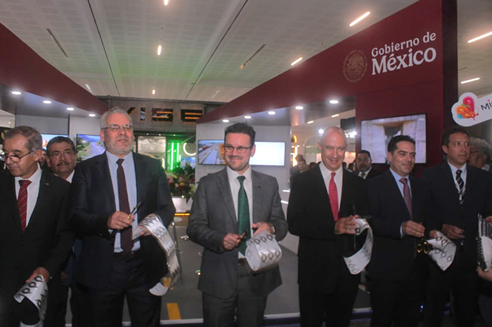 Inauguración de la 25ª Reunión Nacional de Vías Terrestres con la presencia de autoridades estatales y federales en Morelia.