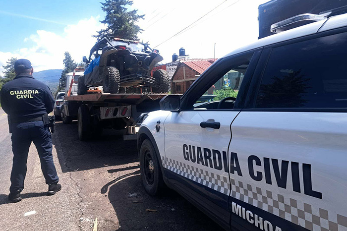 Elementos de la Guardia Civil aseguraron un vehículo RZR con reporte de robo y detuvieron a su conductor en la carretera Morelia-Quiroga.