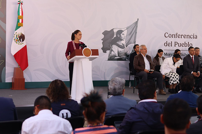 La presidenta Claudia Sheinbaum durante su conferencia de prensa en la ciudad de Morelia, Michoacán.