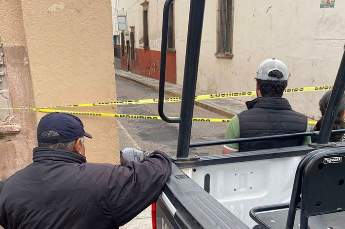 Elementos de seguridad y zona acordonada en el Centro de La Piedad tras el fallecimiento de una persona en la vía pública.