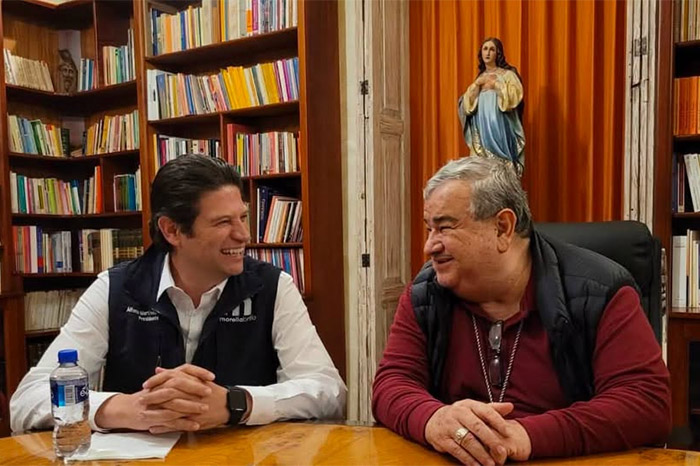 El presidente municipal de Morelia, Alfonso Martínez Alcázar, reunido con monseñor Carlos Garfias Merlos.
