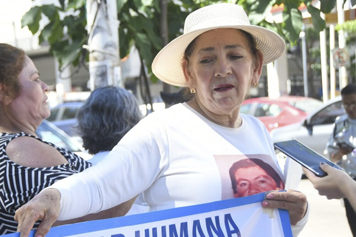 Integrantes de colectivos de búsqueda de personas desaparecidas manifestándose en Culiacán, Sinaloa.
