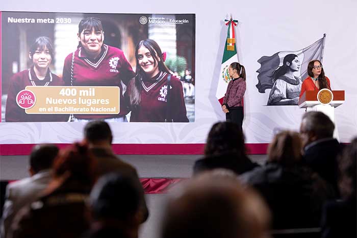 Conferencia matutina de la presidenta de México presentando estrategias para la Educación Media Superior.