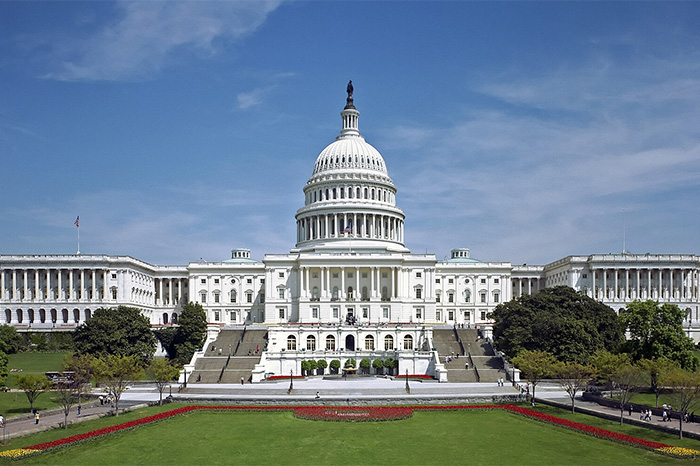 Fachada del Capitolio del Estado de Nueva York tras anuncio de arresto por parte del FBI.