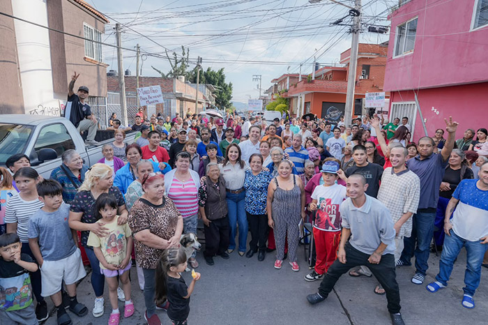 Reunión vecinal con simpatizantes y legisladores en una colonia del norte de Morelia.