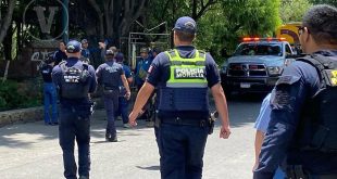 Cuerpos de rescate y elementos de búsqueda inspeccionando el cauce de un río en Morelia, Michoacán.