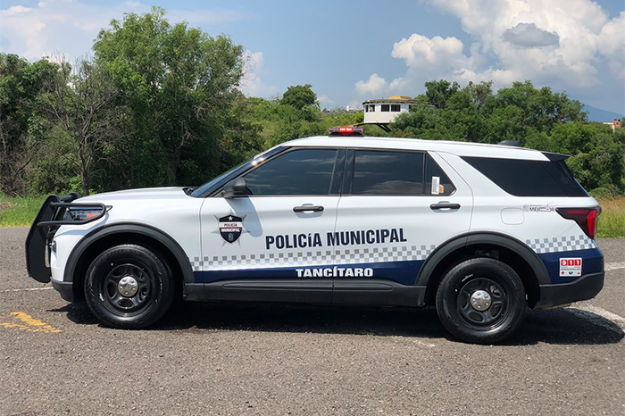 Entrega de patrullas a municipios de Michoacán para el fortalecimiento de la seguridad pública.