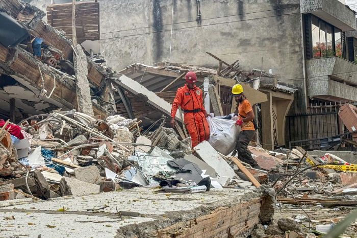 Fotografía que muestra una vivienda destruida este sábado en el barrio Cuarto de Legua