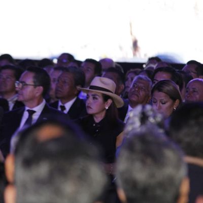 Presidenta municipal de Uruapan asistiendo a evento protocolario.