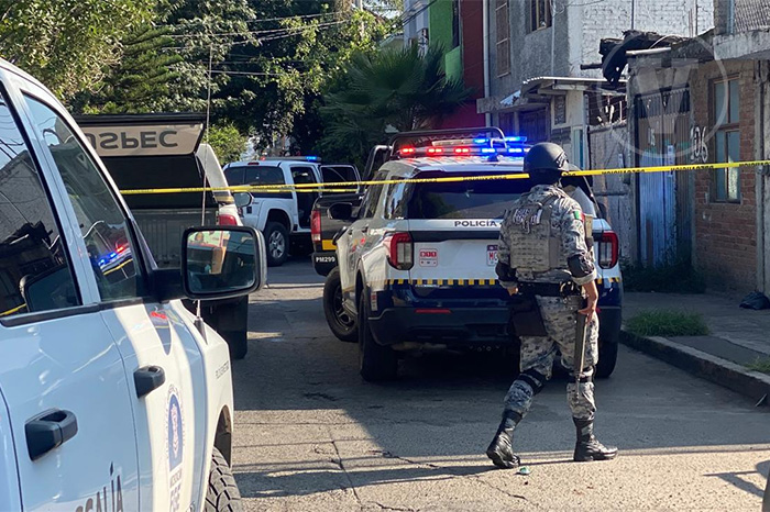Patrullas y elementos de seguridad resguardando la avenida Tratado de Libre Comercio en Morelia.